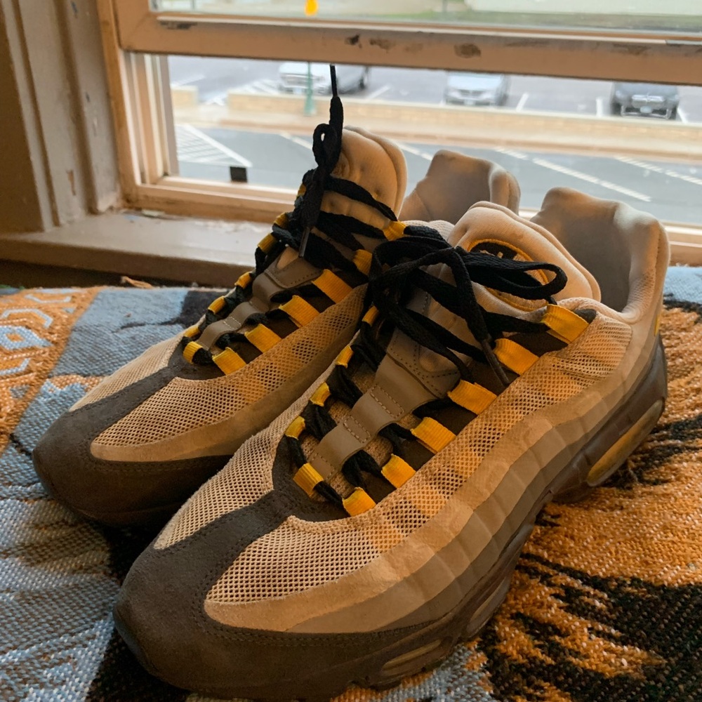 Nike Black and Yellow Sneakers with Ankle Support